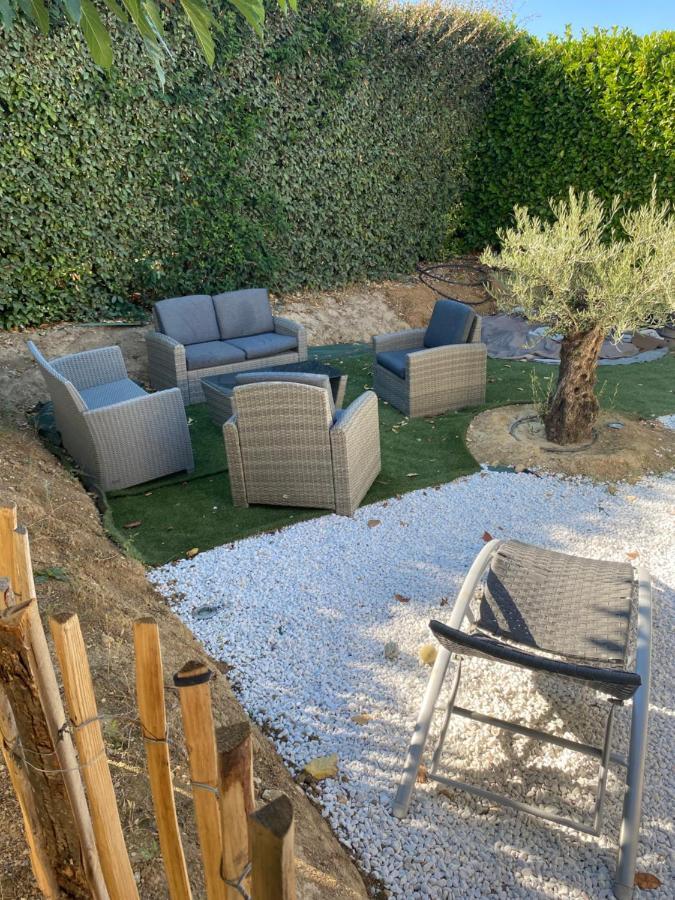 Petit Nid Douillet En Luberon Avec Spa Ansouis Bagian luar foto
