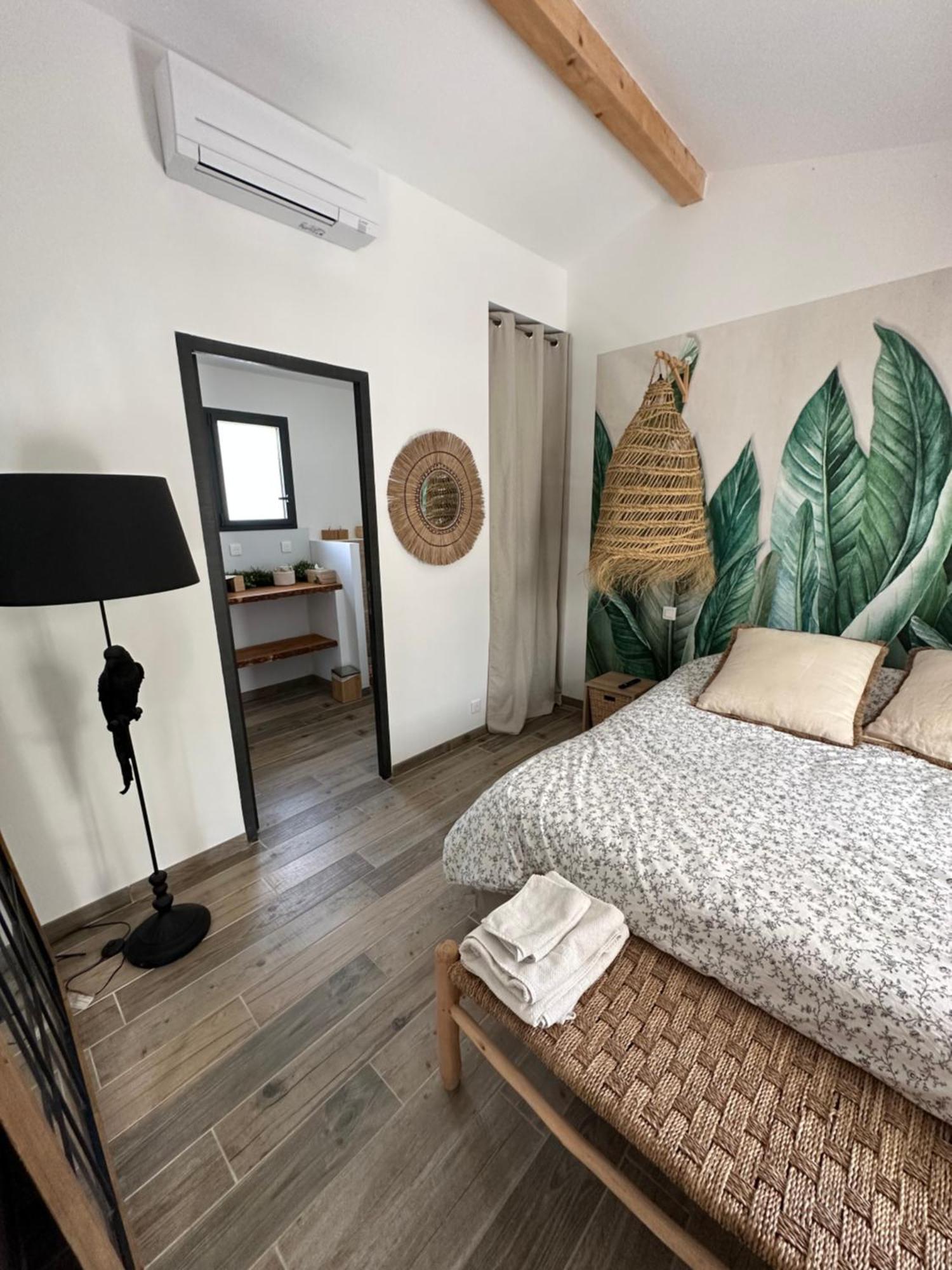 Petit Nid Douillet En Luberon Avec Spa Ansouis Bagian luar foto
